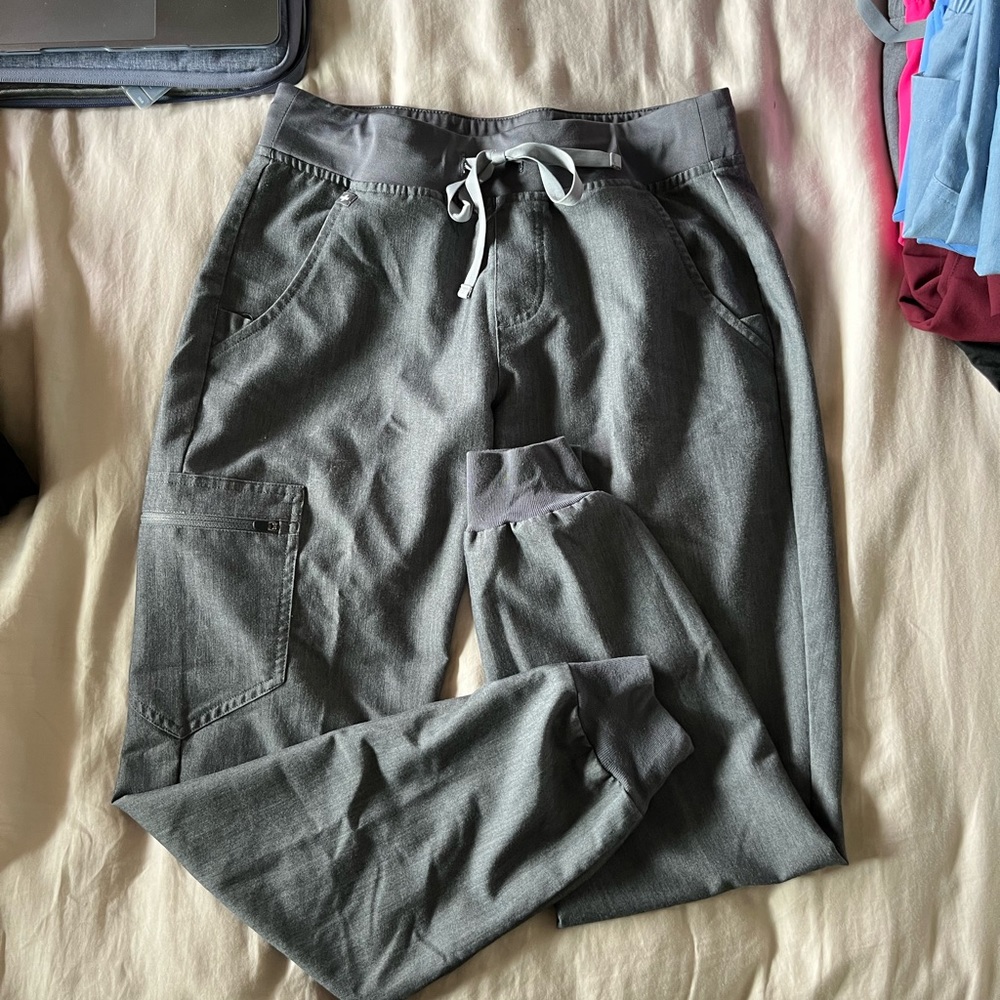 Figs Graphite Zamora